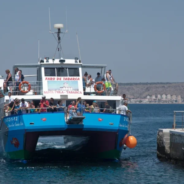 barco-a-tabarca-galeria-llegando-a-puerto.webp