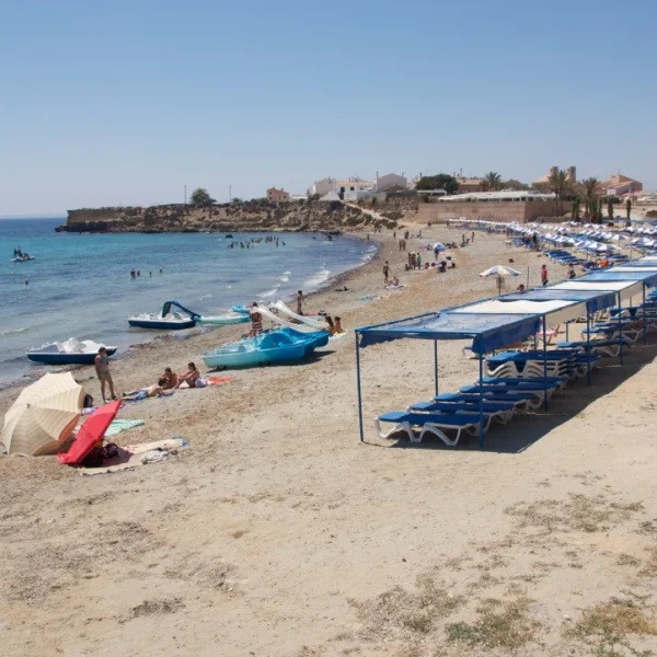 isla-de-tabarca-galeria-playa-arena.webp